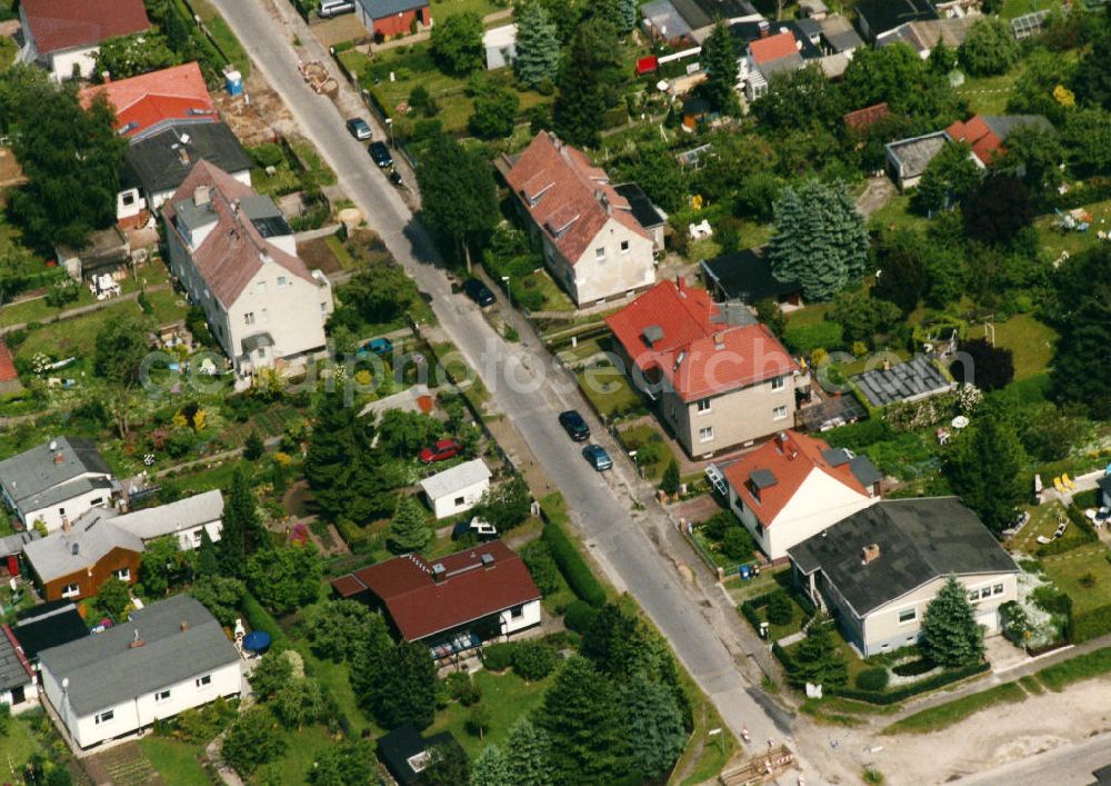 Aerial photograph Berlin - Kaulsdorf / Mahlsdorf - Blick auf das Wohngebiet am Münsterberger Weg - Stepnitzer Weg in Berlin-Kaulsdorf / Mahlsdorf. View of the residential area at the street Muensterberger Weg - Stepnitzer Weg in the district Kaulsdorf.