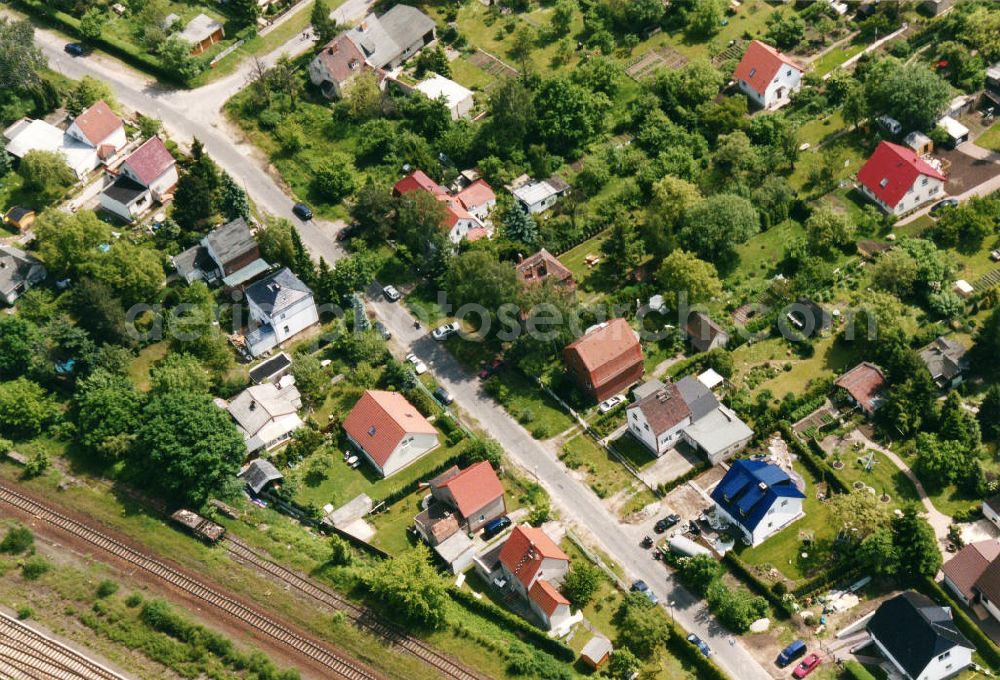 Berlin - Kaulsdorf / Mahlsdorf from above - Blick auf das Wohngebiet am Wilhelmsmühlenweg - Am Kornfeld - Treskowstraße in Berlin-Kaulsdorf an der Grenze zu Mahlsdorf. View of the residential area at the street Wilhelmsmuehlenweg - Am Kornfeld - Treskowstrasse in the district Kaulsdorf.