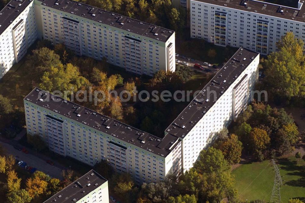 Berlin-Lichtenberg from the bird's eye view: Blick auf das Wohngebiet der WGLi in der Mellenseestraße in Berlin-Lichtenberg. Kontakt: WGLi Wohnungsgenossenschaft Lichtenberg e.G. - Landsberger Allee 180 B, 10369 Berlin - Tel: 030 - 97000-0 - Fax: 030 - 97000-490