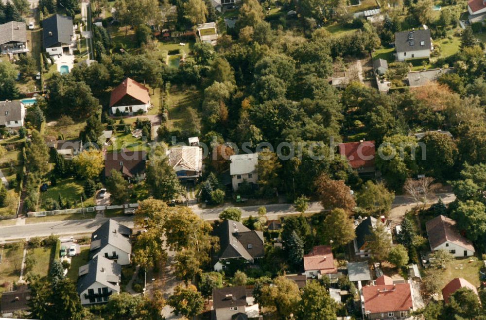 Aerial image Berlin-Mahlsdorf - Blick auf das Wohngebiet an der Pilgramer Straße / Hultschiner Damm in Berlin-Mahlsdorf. View of the residential area at thePilgramer Strasse on the corner Hultschiner Damm in the Berlin district Mahlsdorf.