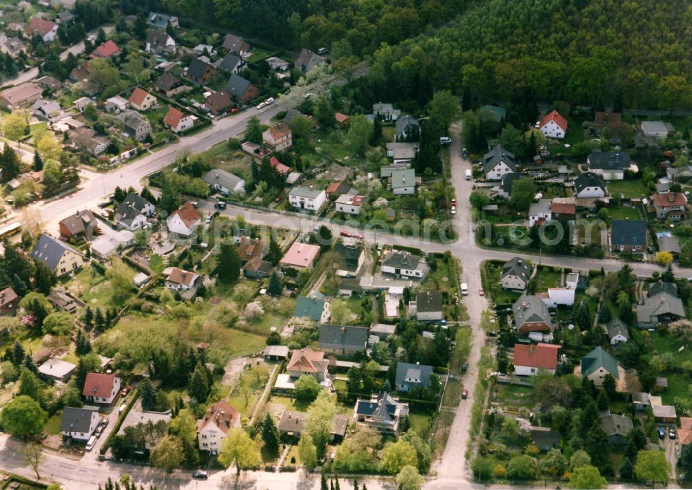 Aerial photograph Berlin-Mahlsdorf - Blick auf das Wohngebiet Chemnitzstraße - Ecke Jägerstraße Tieflandstraße in Berlin-Mahlsdorf. View of the residential area at the Chemnitzstrasse - on the corner Jägerstrasse Tieflandstrasse in Berlin-Mahlsdorf.