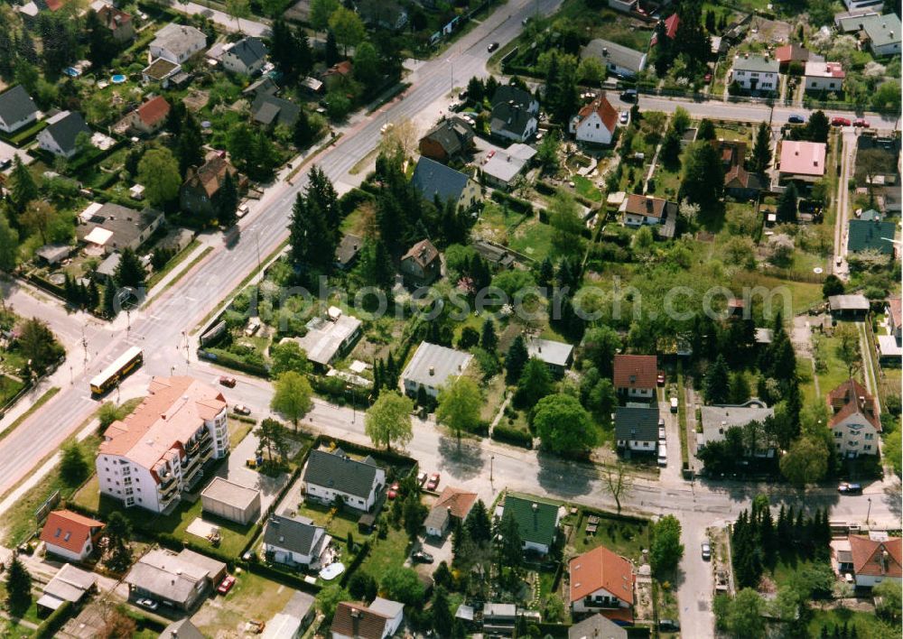 Berlin-Mahlsdorf from above - Blick auf das Wohngebiet Chemnitzstraße - Ecke Jägerstraße Tieflandstraße in Berlin-Mahlsdorf. View of the residential area at the Chemnitzstrasse - on the corner Jägerstrasse Tieflandstrasse in Berlin-Mahlsdorf.