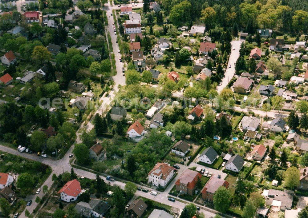 Aerial photograph Berlin-Mahlsdorf - Blick auf das Wohngebiet Chemnitzstraße - Ecke Jägerstraße Tieflandstraße in Berlin-Mahlsdorf. View of the residential area at the Chemnitzstrasse - on the corner Jägerstrasse Tieflandstrasse in Berlin-Mahlsdorf.