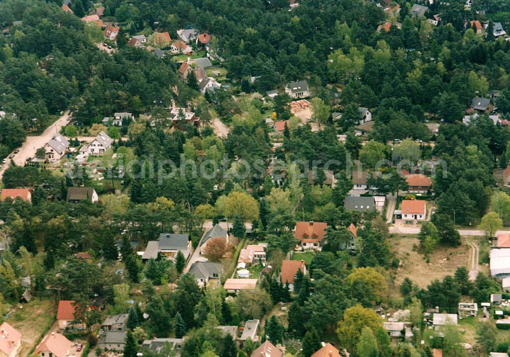 Berlin - Mahlsdorf from the bird's eye view: Blick auf das Wohngebiet an der Lehnitzstraße in Berlin-Mahlsdorf. View of the residential area at the Lehnitzstrasse in Berlin-Mahlsdorf.