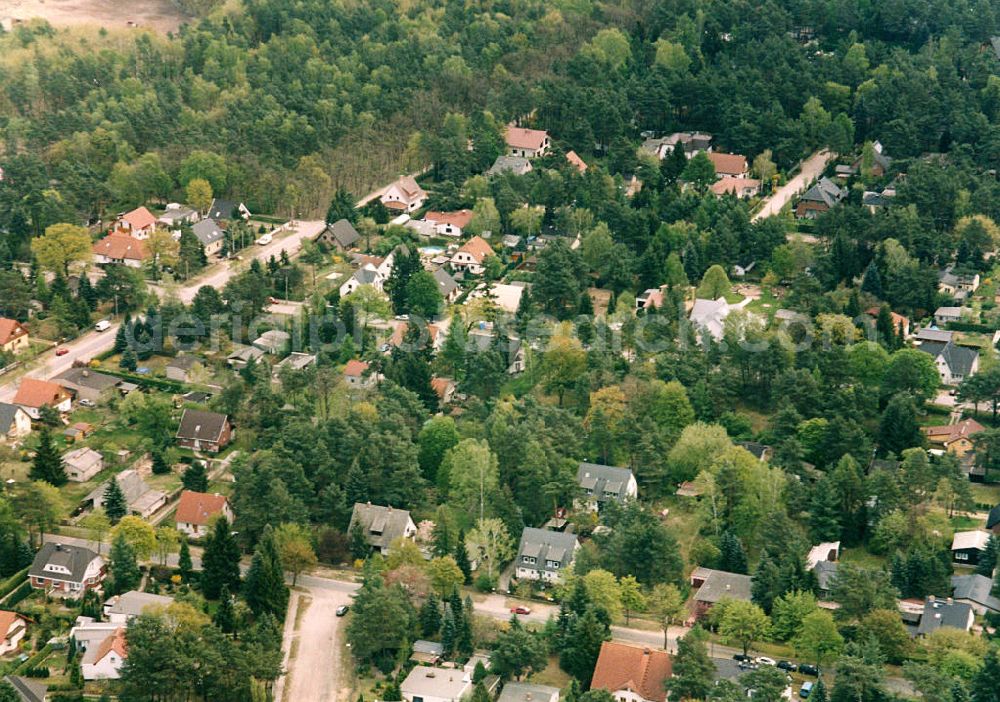 Aerial image Berlin - Mahlsdorf - Blick auf das Wohngebiet an der Lehnitzstraße in Berlin-Mahlsdorf. View of the residential area at the Lehnitzstrasse in Berlin-Mahlsdorf.