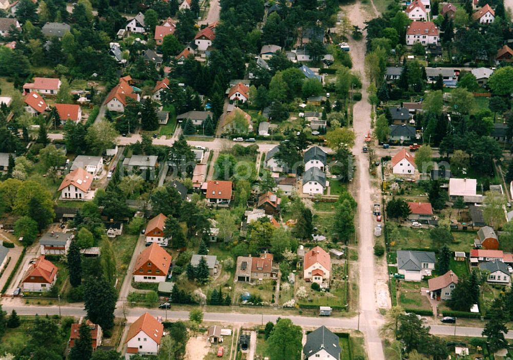 Berlin - Mahlsdorf from the bird's eye view: Blick auf das Wohngebiet an der Lehnitzstraße in Berlin-Mahlsdorf. View of the residential area at the Lehnitzstrasse in Berlin-Mahlsdorf.