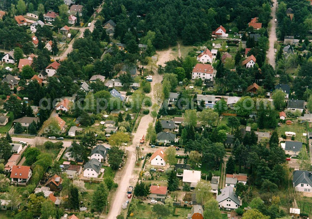 Aerial photograph Berlin - Mahlsdorf - Blick auf das Wohngebiet an der Lehnitzstraße in Berlin-Mahlsdorf. View of the residential area at the Lehnitzstrasse in Berlin-Mahlsdorf.