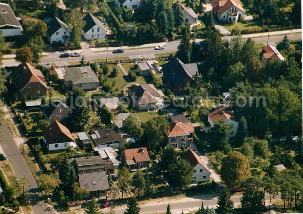 Aerial image Berlin - Mahlsdorf - Blick auf das Wohngebiet an der Summter Straße in Berlin-Mahlsdorf. View of the residential area at the Summter Strasse in Berlin-Mahlsdorf.