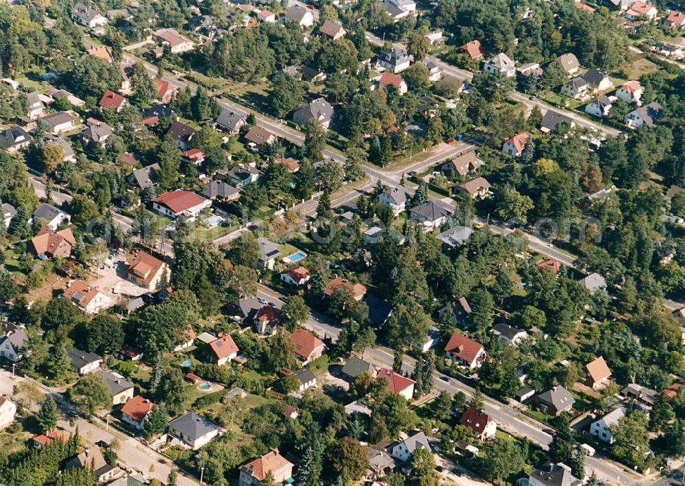 Aerial photograph Berlin - Mahlsdorf - Blick auf das Wohngebiet an der Summter Straße in Berlin-Mahlsdorf. View of the residential area at the Summter Strasse in Berlin-Mahlsdorf.