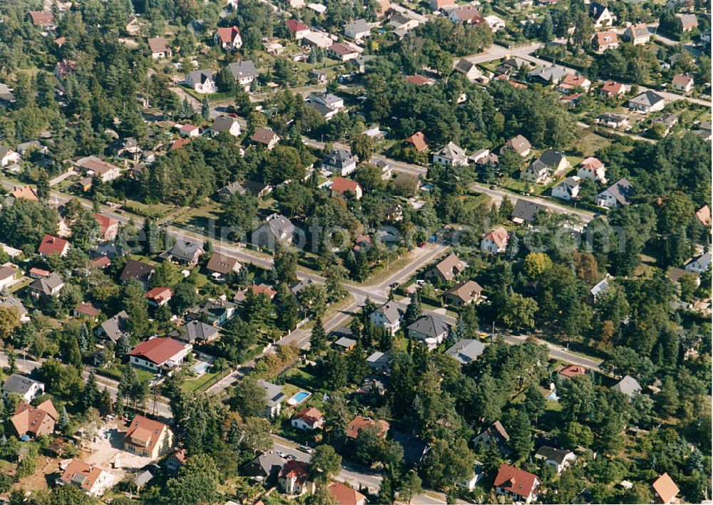 Aerial photograph Berlin - Mahlsdorf - Blick auf das Wohngebiet an der Summter Straße in Berlin-Mahlsdorf. View of the residential area at the Summter Strasse in Berlin-Mahlsdorf.