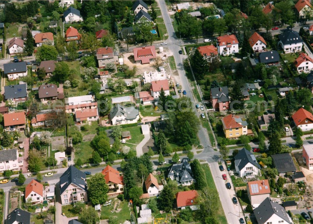 Aerial image Berlin-Mahlsdorf - Blick auf das Wohngebiet an der Melanchthanstraße - Lübzerstraße in Berlin-Mahlsdorf. View of the residential area at the Melanchthanstrasse - Lübzerstrasse in the Berlin district Mahlsdorf.