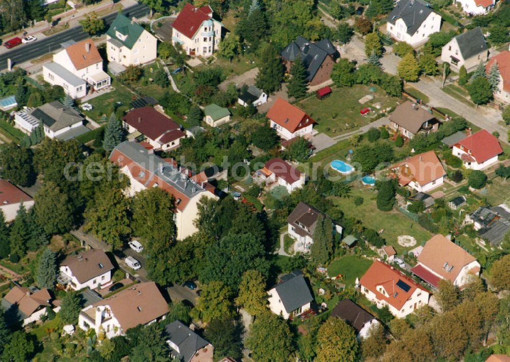 Aerial image Berlin-Mahlsdorf - Blick auf das Wohngebiet an der Hönower Straße - Lindenhofstraße in Berlin-Mahlsdorf. View of the residential area at the Hönower Strasse - Lindenhofstrasse in the Berlin district Mahlsdorf.