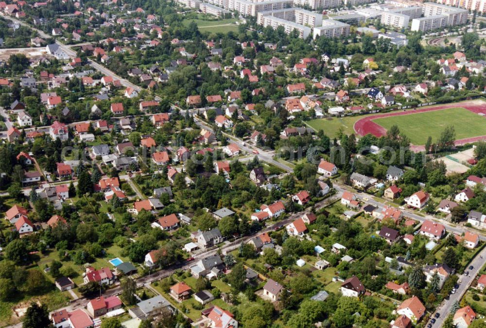 Berlin-Mahlsdorf from above - Blick auf das Wohngebiet Am Rosenhag in Berlin-Mahlsdorf. View of the residential area at the street Am Rosenhag in the district Mahlsdorf.