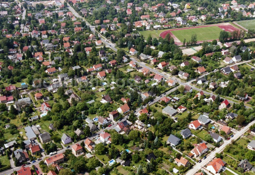 Aerial image Berlin-Mahlsdorf - Blick auf das Wohngebiet Am Rosenhag in Berlin-Mahlsdorf. View of the residential area at the street Am Rosenhag in the district Mahlsdorf.