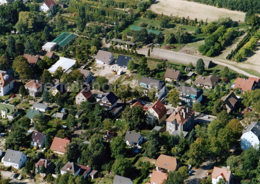 Aerial photograph Berlin-Mahlsdorf - Blick auf das Wohngebiet an der Lemkestraße in Berlin-Mahlsdorf. View of the residential area at the street Lemkestrasse in the district Mahlsdorf.