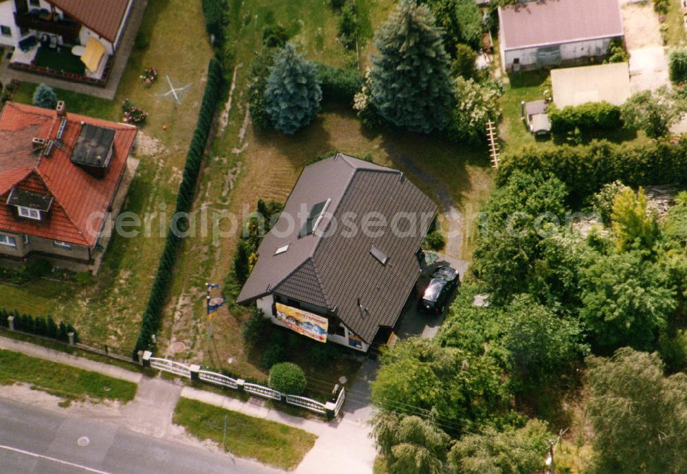 Berlin-Mahlsdorf from above - Blick auf das Wohngebiet an der Dahlwitzer Straße - Lübzerstraße in Berlin-Mahlsdorf. View of the residential area at the street Dahlwitzer Strasse in the district Mahlsdorf.