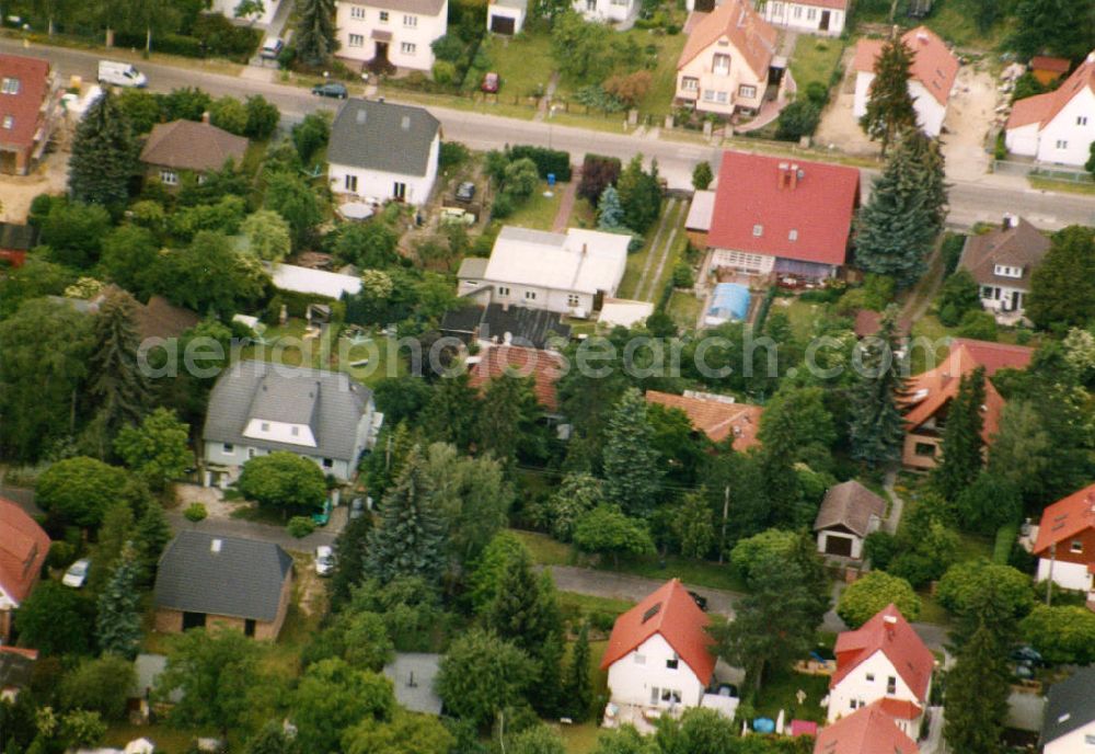 Aerial image Berlin-Mahlsdorf - Blick auf das Wohngebiet an der Friesacker Straße in Berlin-Mahlsdorf. View of the residential area at the street Friesacker Strasse in the district Mahlsdorf.