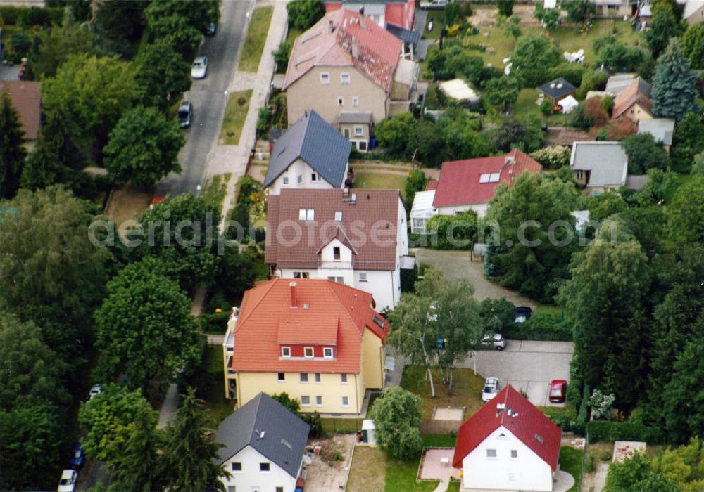 Aerial image Berlin-Mahlsdorf - Blick auf das Wohngebiet an der Landsberger Straße - Donizettistraße in Berlin-Mahlsdorf. View of the residential area at the street Landsberger Strasse - Donizettistrasse in the district Mahlsdorf.