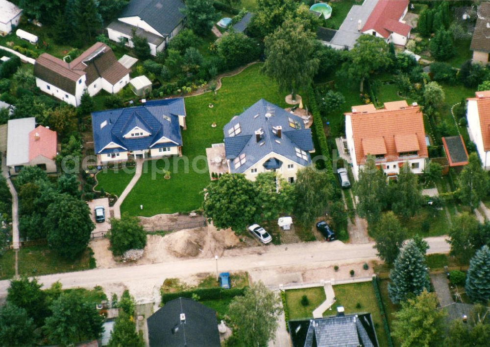 Aerial photograph Berlin-Mahlsdorf - Blick auf das Wohngebiet an der Händelstraße - Beethovenstraße in Berlin-Mahlsdorf. View of the residential area at the street Haendelstrasse - Beethovenstrasse in the district Mahlsdorf.