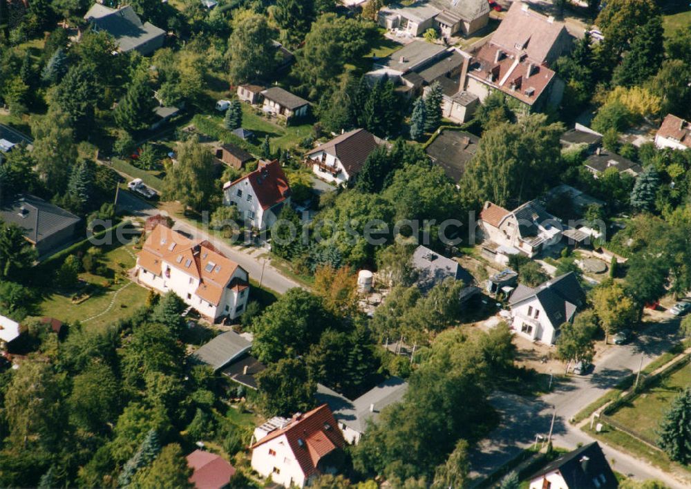 Aerial image Berlin-Mahlsdorf - Blick auf das Wohngebiet an der Lemkestraße in Berlin-Mahlsdorf. View of the residential area at the street Lemkestrasse in the district Mahlsdorf.