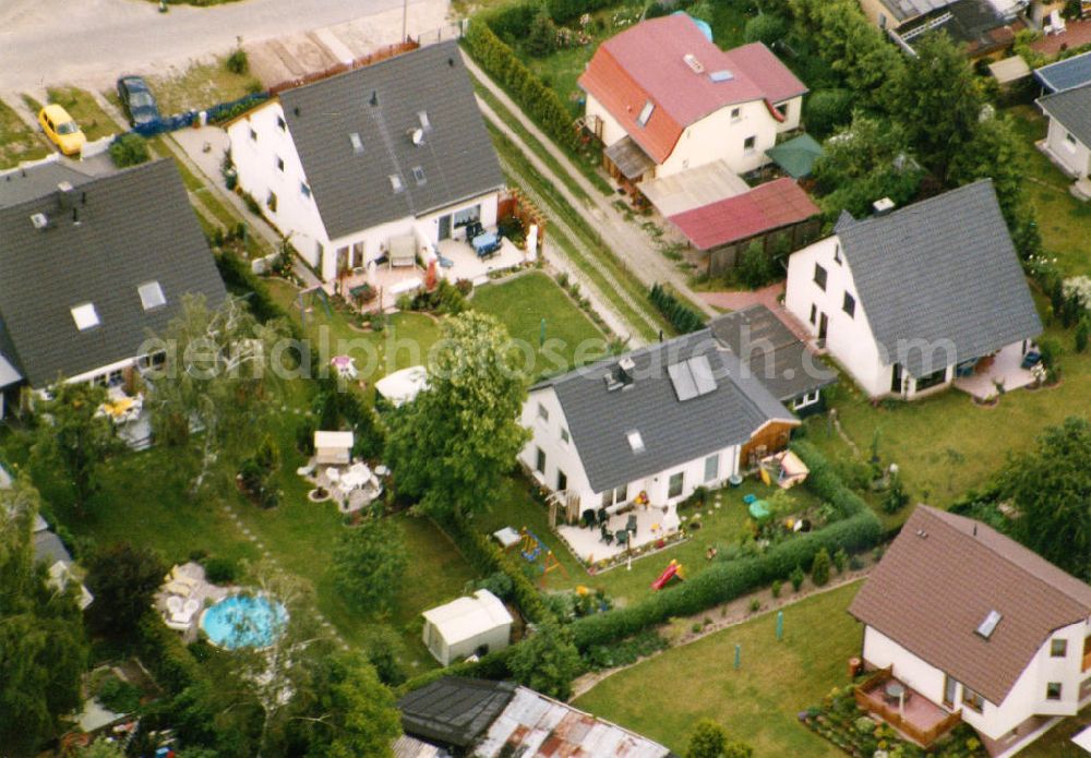 Aerial image Berlin-Mahlsdorf - Blick auf das Wohngebiet an der Beethovenstraße in Berlin-Mahlsdorf. View of the residential area at the street Beethovenstrasse in the district Mahlsdorf.