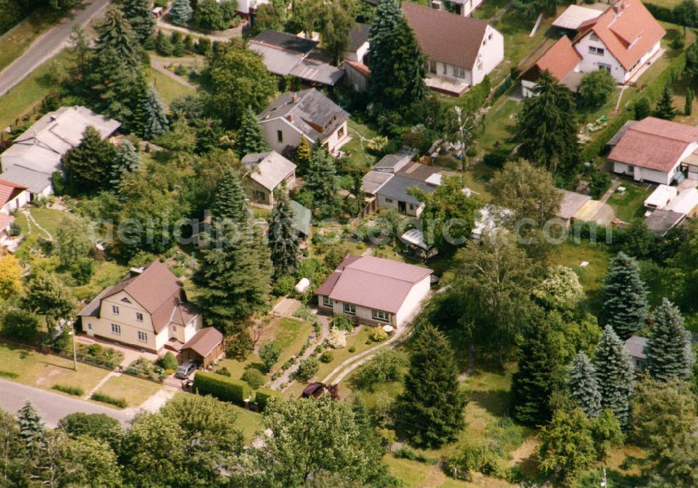 Berlin-Mahlsdorf from above - Blick auf das Wohngebiet an der Landsberger Straße - Kolberger Straße in Berlin-Mahlsdorf. View of the residential area at the street Landsberger Strasse - Kolberger Strasse in the district Mahlsdorf.