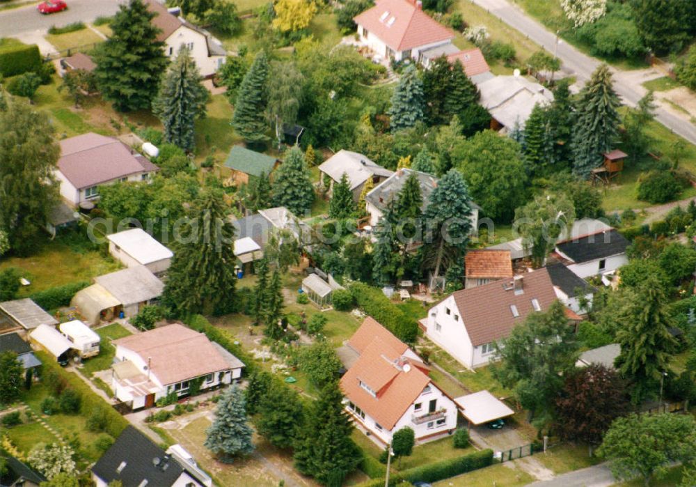 Berlin-Mahlsdorf from the bird's eye view: Blick auf das Wohngebiet am Daffinger Weg in Berlin-Mahlsdorf. View of the residential area at the street Daffinger We in the district Mahlsdorf.