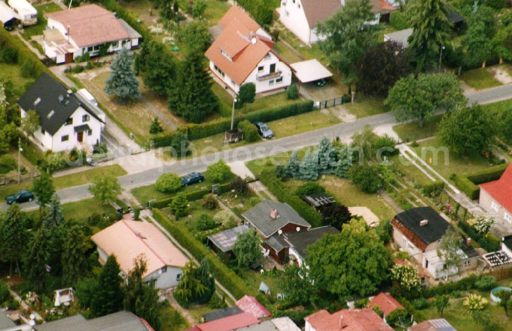 Aerial image Berlin-Mahlsdorf - Blick auf das Wohngebiet am Daffinger Weg in Berlin-Mahlsdorf. View of the residential area at the street Daffinger We in the district Mahlsdorf.