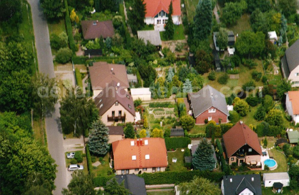 Aerial image Berlin-Mahlsdorf - Blick auf das Wohngebiet am Walter-Leistikow-Weg - Bremer Straße - Kieler Straße in Berlin-Mahlsdorf. View of the residential area at the street Walter-Leistikow-Weg - Bremer Strasse - Kieler Strasse in the district Mahlsdorf.