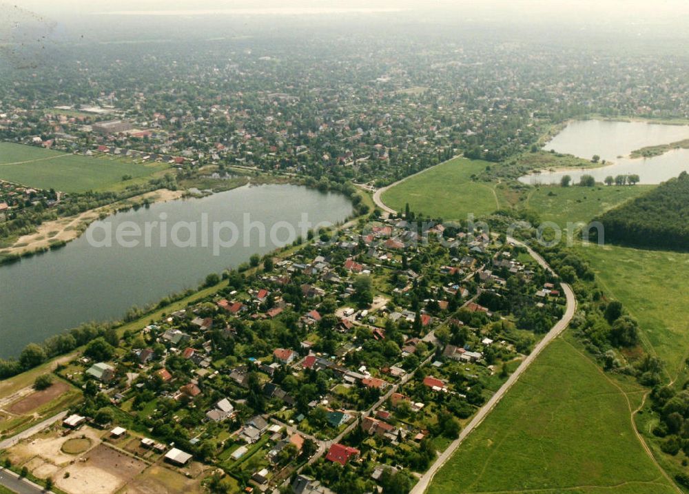 Aerial photograph Berlin-Mahlsdorf - Blick auf das Wohngebiet am Hornungweg - Kressenweg am Elsensee in Berlin-Mahlsdorf. View of the residential area at the street Hornungweg - Kressenweg in the district Mahlsdorf.