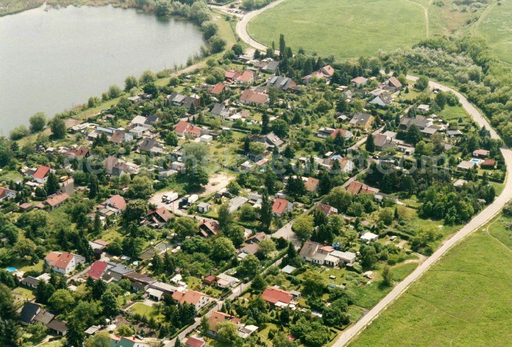 Berlin-Mahlsdorf from the bird's eye view: Blick auf das Wohngebiet am Kressenweg in Berlin-Mahlsdorf. View of the residential area at the street Kressenweg in the district Mahlsdorf.