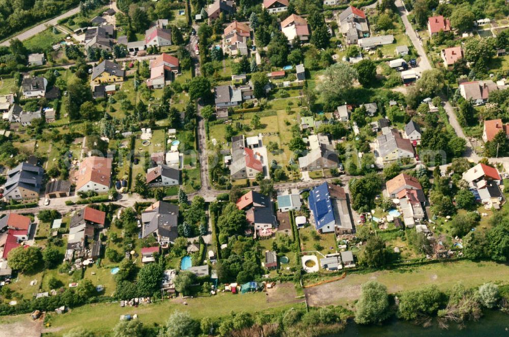 Aerial photograph Berlin-Mahlsdorf - Blick auf das Wohngebiet am Heuetsteig - Hornungweg - Osterpfad in Berlin-Mahlsdorf. View of the residential area at the street Heuetsteig - Hornungweg - Osterpfad in the district Mahlsdorf.