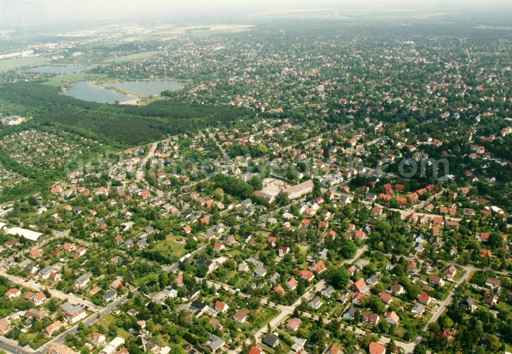 Aerial image Berlin-Mahlsdorf - Blick auf das Wohngebiet an der Chemnitzer Straße - Ulmenstraße - Jägerstraße in Berlin-Mahlsdorf. View of the residential area at the street Chemnitzer Strasse - Ulmenstrasse - Jaegerstrasse in the district Mahlsdorf.