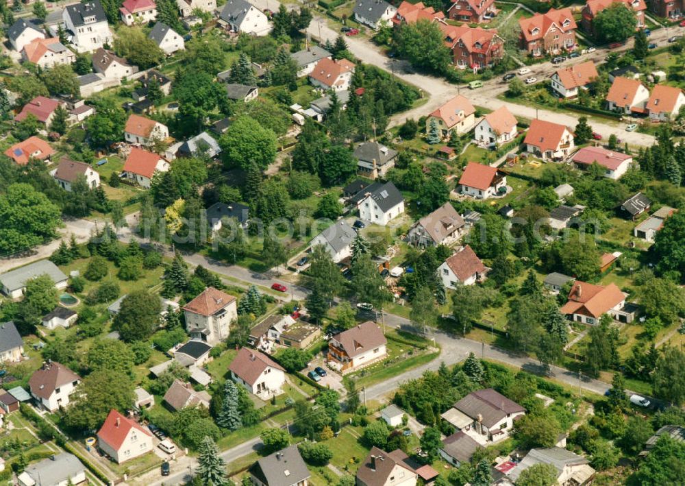 Aerial photograph Berlin-Mahlsdorf - Blick auf das Wohngebiet an der Jägerstraße - Eichenstraße - Birkenstraße in Berlin-Mahlsdorf. View of the residential area at the street Jaegerstrasse - Eichenstrasse - Birkenstrasse in the district Mahlsdorf.