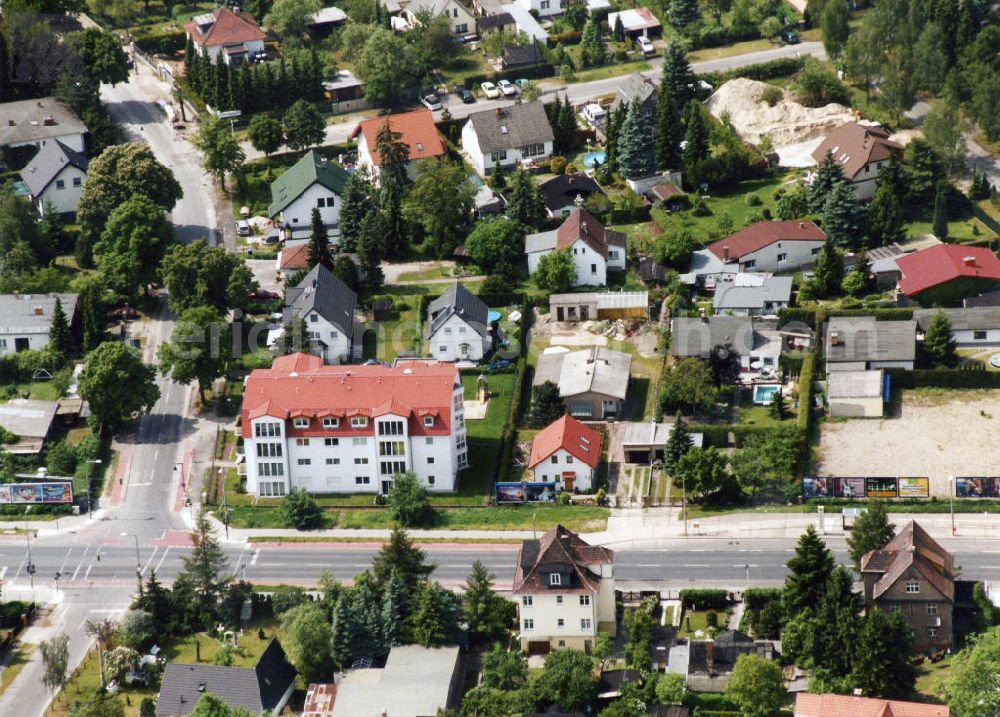 Aerial photograph Berlin-Mahlsdorf - Blick auf das Wohngebiet am Karlsburger Weg - Am Birkenwerder in Berlin-Kaulsdorf. View of the residential area at the street Karlsburger Weg - Am Birkenwerder in the district Kaulsdorf.