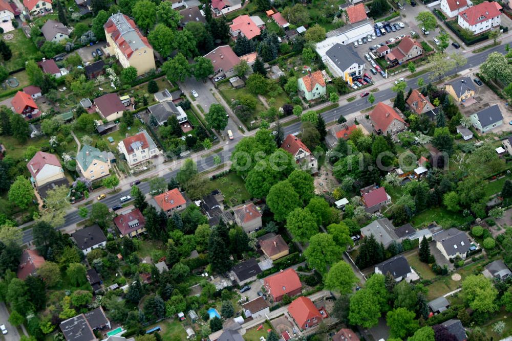 Berlin - Mahldorf from the bird's eye view: Blick auf das Wohngebiet an der Hönower , Ridbacher , Giesestraße am Kreisverkehr zur Hönower Strasse.