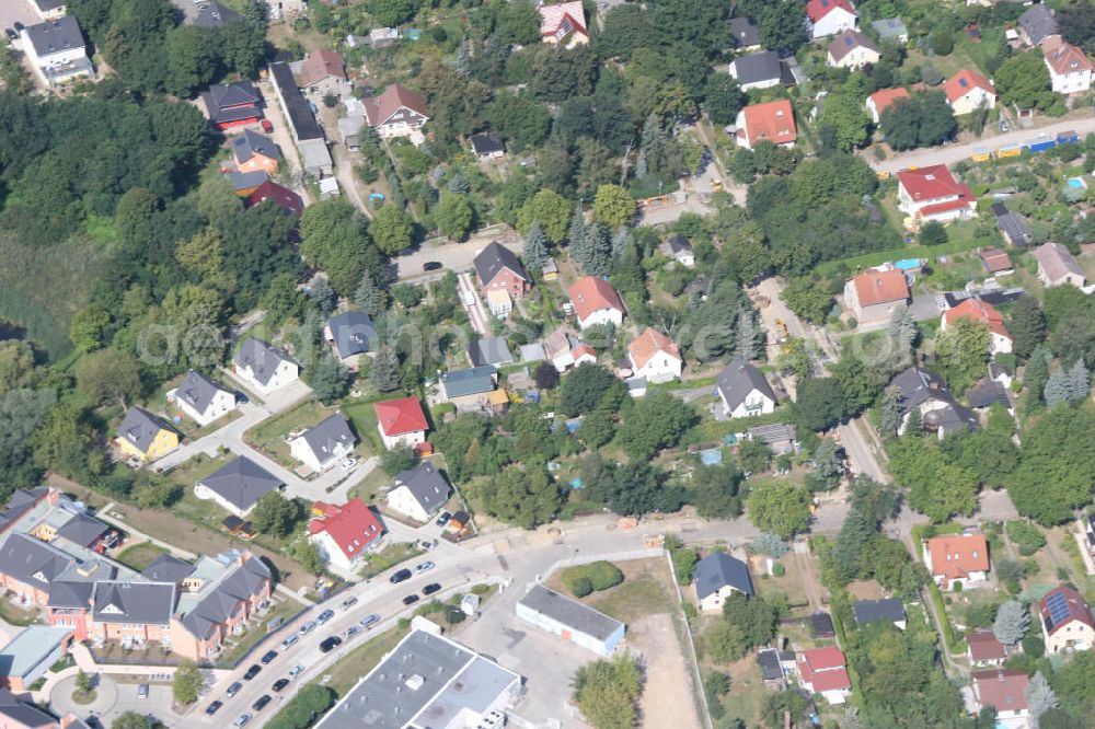 Aerial image Berlin - Blick auf das Wohngebiet an der Florastraße / Markgrafenstraße.