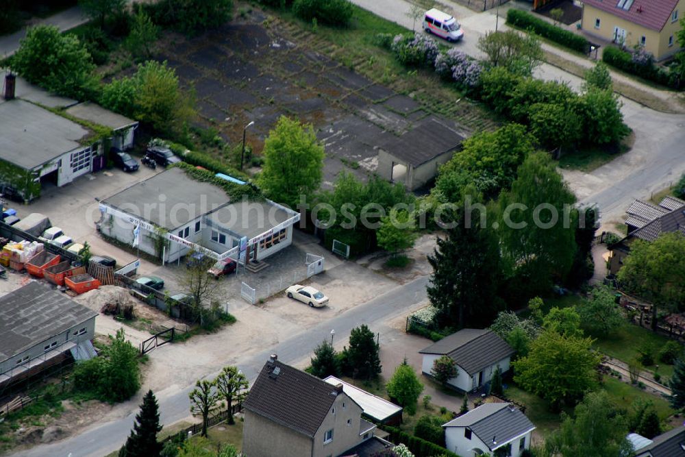 Aerial photograph Berlin Mahlsdorf - Blick auf das Wohngebiet am Briesener Weg / Karlshafener Straße in Mahlsdorf-Nord.