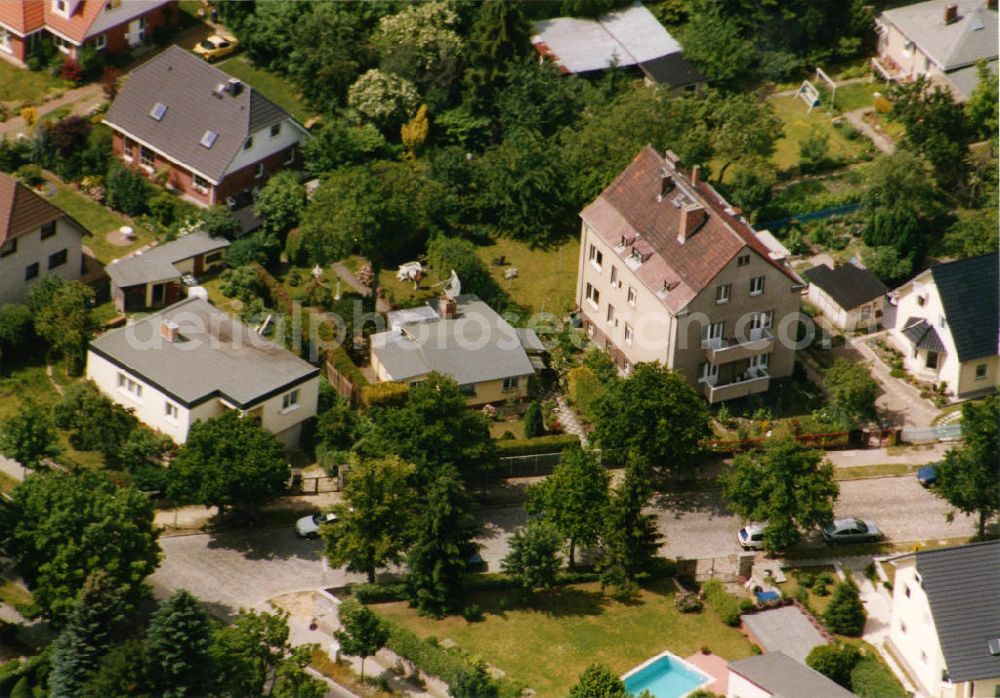 Aerial image Berlin Mahlsdorf - Blick auf das Wohngebiet an Lehne Straße.