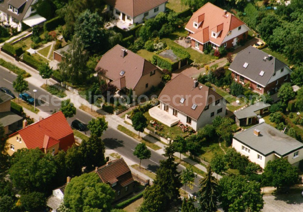 Aerial photograph Berlin Mahlsdorf - Blick auf das Wohngebiet an Lehne Straße.