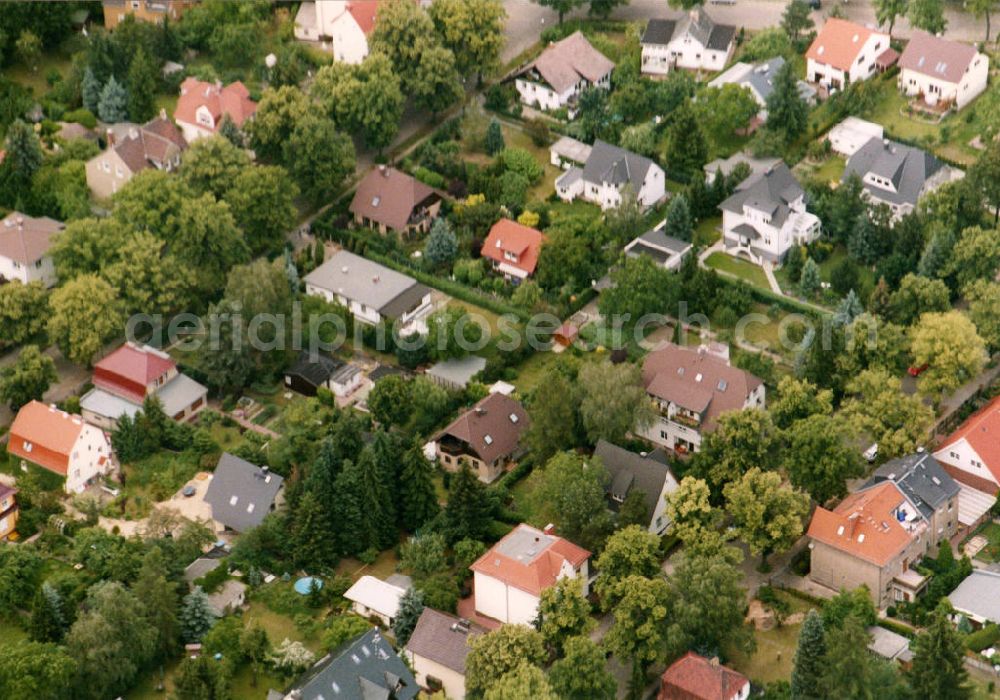 Berlin Mahlsdorf from above - Blick auf das Wohngebiet an Lehne Straße.