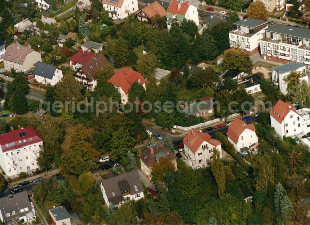 Aerial image Berlin Mahlsdorf - Blick auf das Wohngebiet an Riedbacherstraße.