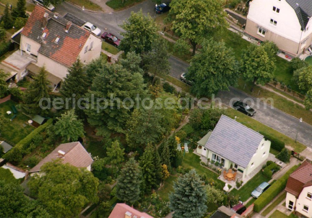 Aerial photograph Berlin Mahlsdorf - Blick auf das Wohngebiet an der Fauststraße , Briesener Weg , und der Hörselbergstrasse.