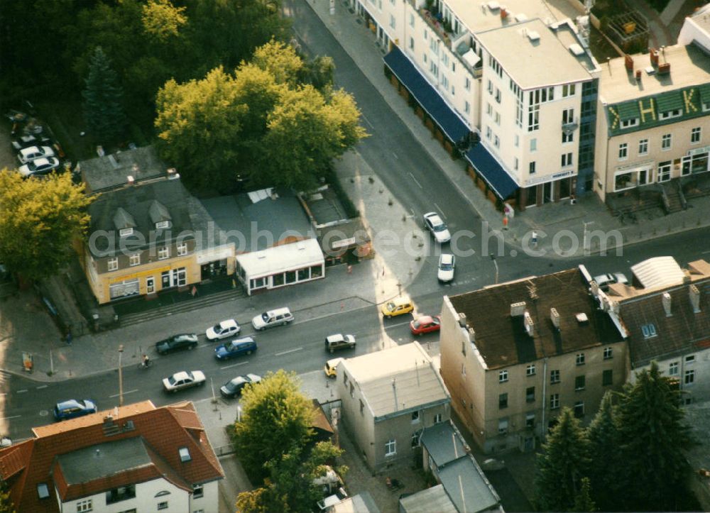 Aerial photograph Berlin - Mahlsdorf - Blick auf das Wohngebiet an der Hönower Strasse Ecke Giesestrasse.