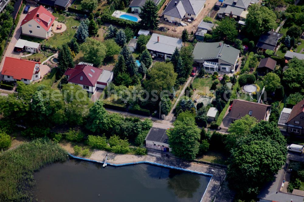 Berlin Mahlsdorf from above - Blick auf das Wohngebiet am stillgelegten Wernerbad an der Ernst-Haeckel-Straße / Robert-Koch-Straße.