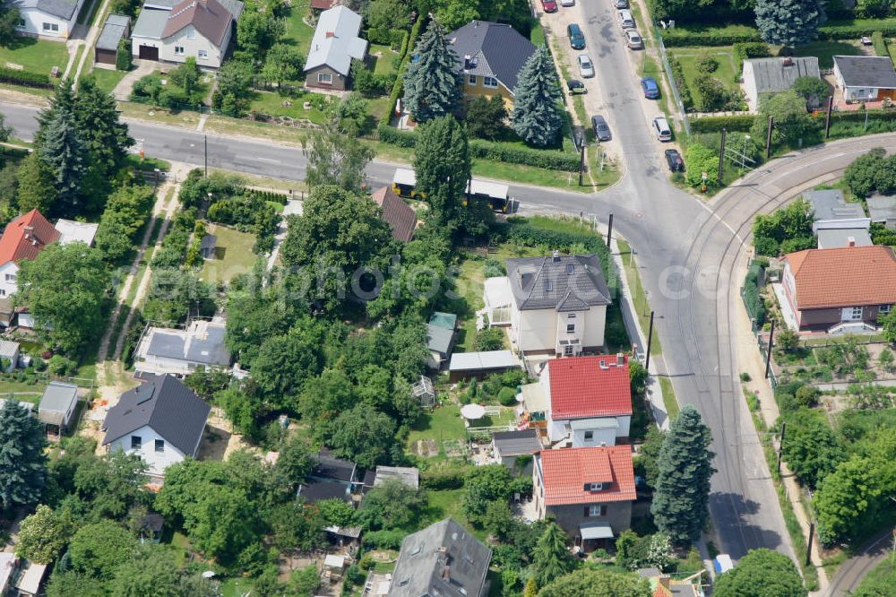 Berlin Mahlsdorf from above - Blick auf das Wohngebiet an der Straßenbahn Wendeschleife an der Treskowstraße südlich des S-Bahnhof Mahlsdorf.