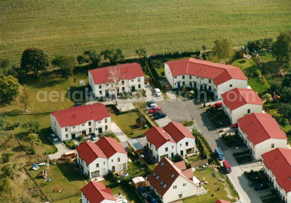 Berlin-Mahlsdorf from above - Blick auf das Wohngebiet an der Pilgramerstraße - Iglauer Straße - Hochwieser Straße in Berlin-Mahlsdorf. View of the residential area at the street Pilgramerstrasse - Iglauer Strasse - Hochwieser Strasse in the district Mahlsdorf.