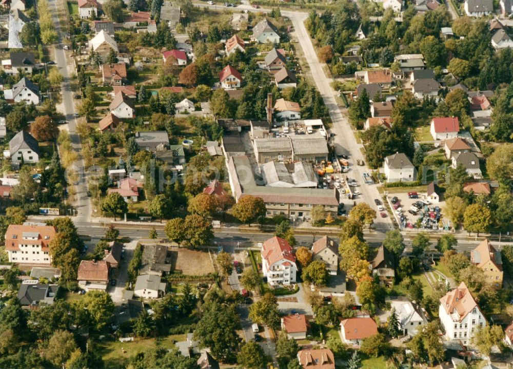 Aerial photograph Berlin-Mahlsdorf - Blick auf das Wohngebiet am Hultschiner Damm - Rastatter Straße in Berlin-Mahlsdorf. View of the residential area at the street Hultschiner Damm - Rastatter Strasse in the district Mahlsdorf.