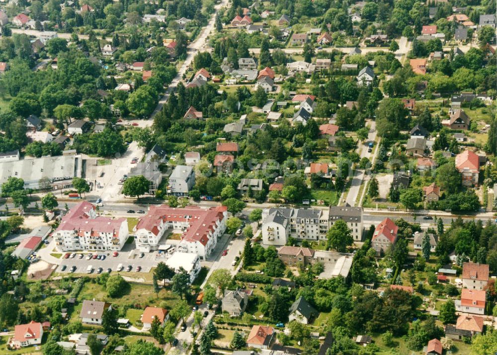 Aerial photograph Berlin-Mahlsdorf - Blick auf das Wohngebiet am Erich-Baron-Weg - Hultschiner Damm - Roedernstraße - Werbellinstraße in Berlin-Mahlsdorf. View of the residential area at the street Erich-Baron-Weg - Hultschiner Damm - Roedernstrasse - Werbellinstrasse in the district Mahlsdorf.