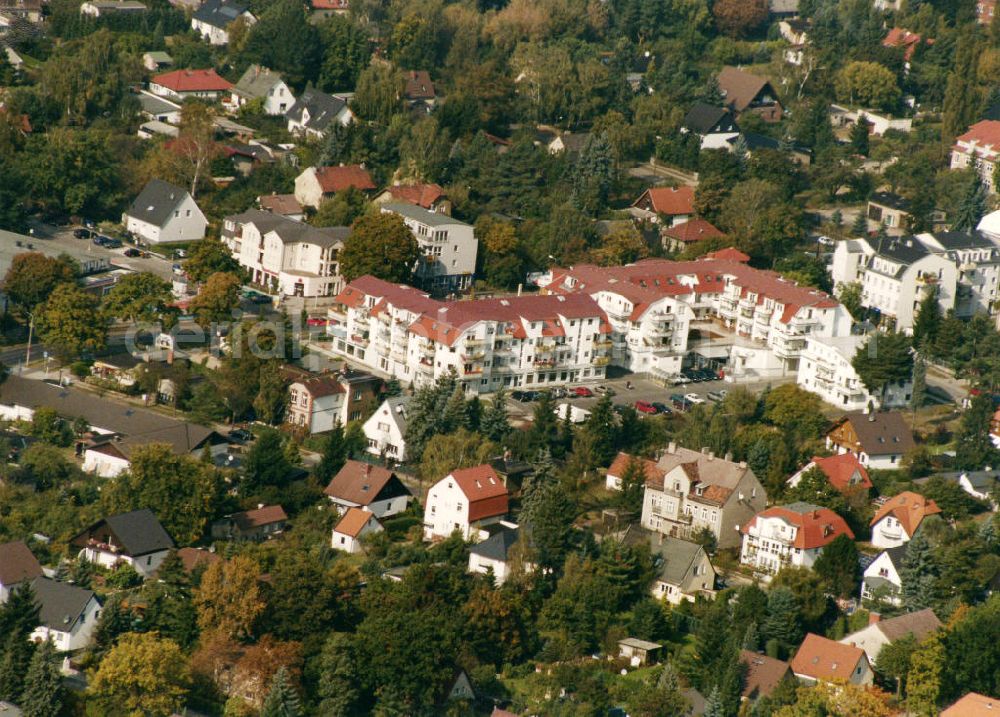 Aerial image Berlin-Mahlsdorf - Blick auf das Wohngebiet am Erich-Baron-Weg - Hultschiner Damm in Berlin-Mahlsdorf. View of the residential area at the street Erich-Baron-Weg - Hultschiner Damm in the district Mahlsdorf.